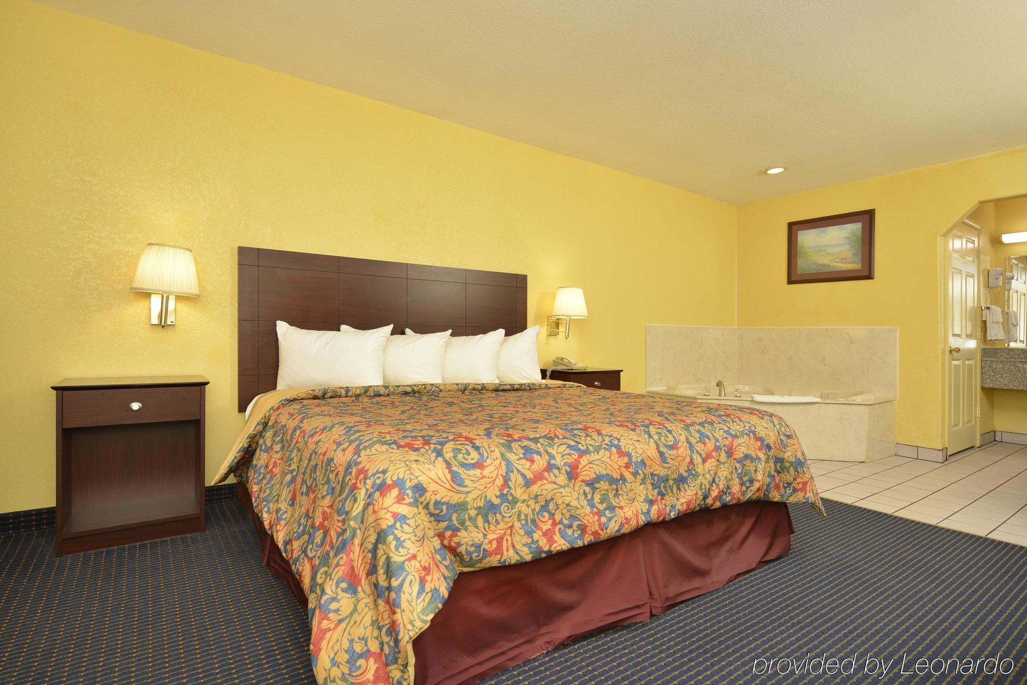 Days Inn Gun Barrel City Extérieur photo