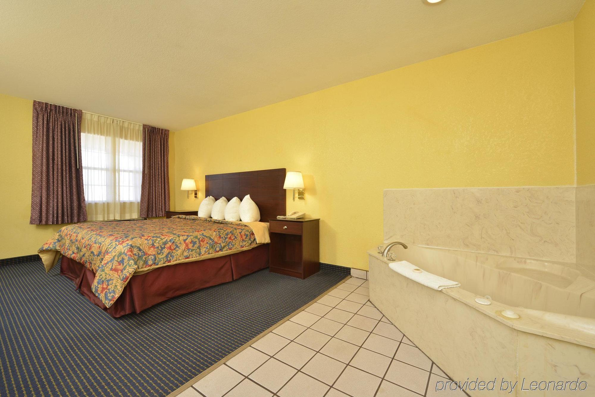 Days Inn Gun Barrel City Extérieur photo