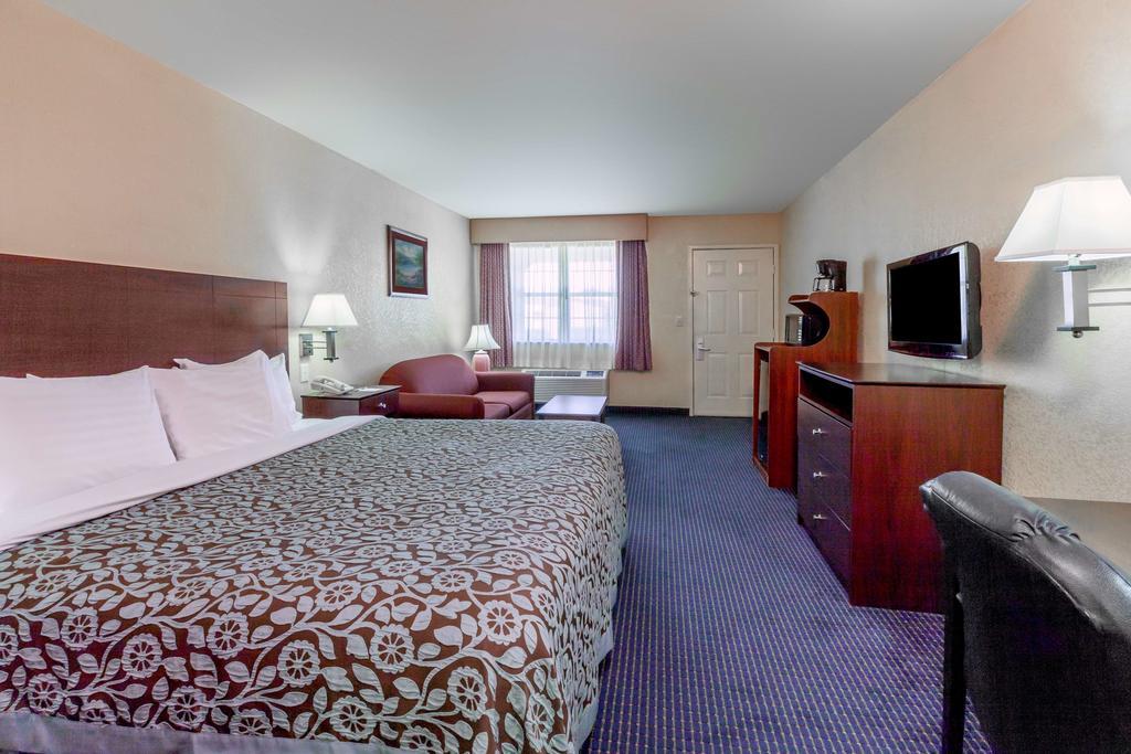 Days Inn Gun Barrel City Extérieur photo