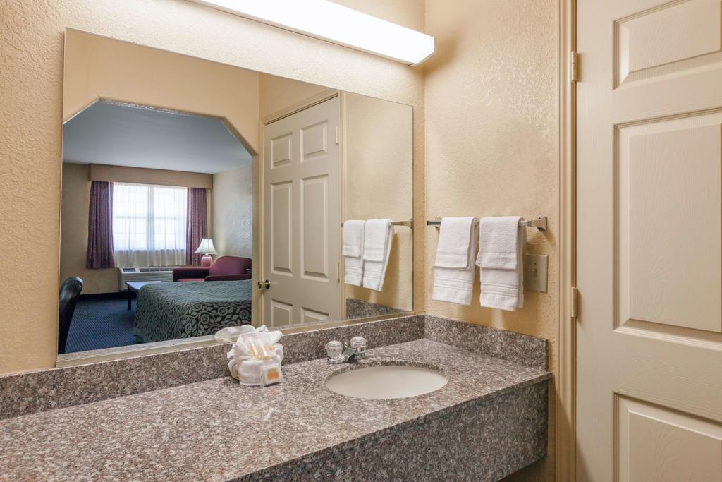 Days Inn Gun Barrel City Extérieur photo